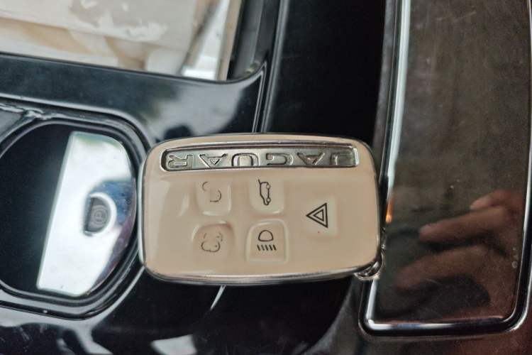 Used Jaguar XJ 2014 XJL 3.0 SC Two-Wheel-Drive Panoramic Business Edition Vehicle Key