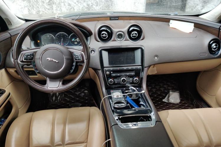 Used Jaguar XJ 2015 XJL 2.0T Elegance Business 80th Anniversary Limited Edition Center Console