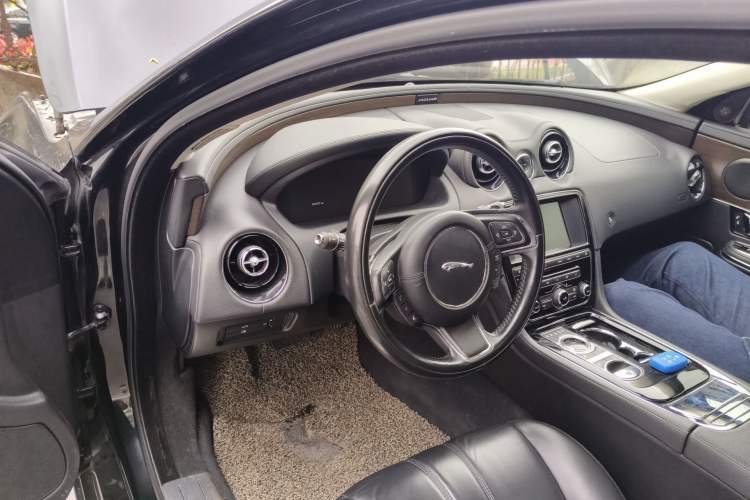 Used Jaguar XJ 2015 XJL 3.0 SC Elegant Business 80th Anniversary Limited Edition Center Console