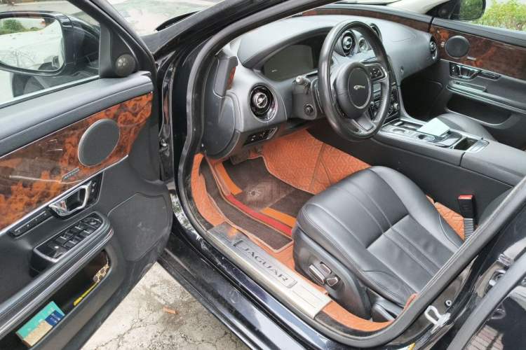Used Jaguar XJ 2015 XJL 3.0 SC Two-Wheel-Drive Panoramic Business Edition Driver Seat
