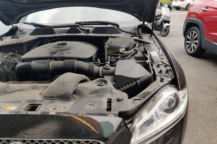 Used Jaguar XJ 2015 XJL 2.0T Elegance Business 80th Anniversary Limited Edition Engine Bay Left