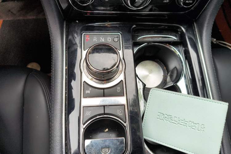 Used Jaguar XJ 2015 XJL 3.0 SC Two-Wheel-Drive Panoramic Business Edition Gear Lever
