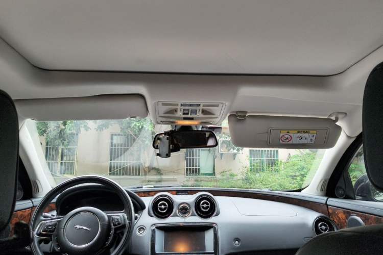 Used Jaguar XJ 2015 XJL 3.0 SC Two-Wheel-Drive Panoramic Business Edition Headliner