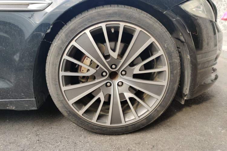 Used Jaguar XJ 2015 XJL 2.0T Elegance Business 80th Anniversary Limited Edition Right Front Wheel Hub