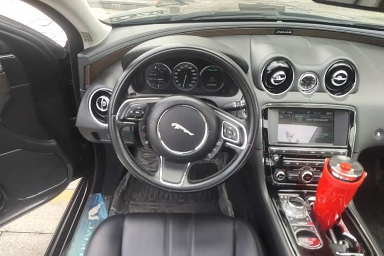 Used Jaguar XJ 2015 XJL 2.0T Elegance Business 80th Anniversary Limited Edition Steering Wheel