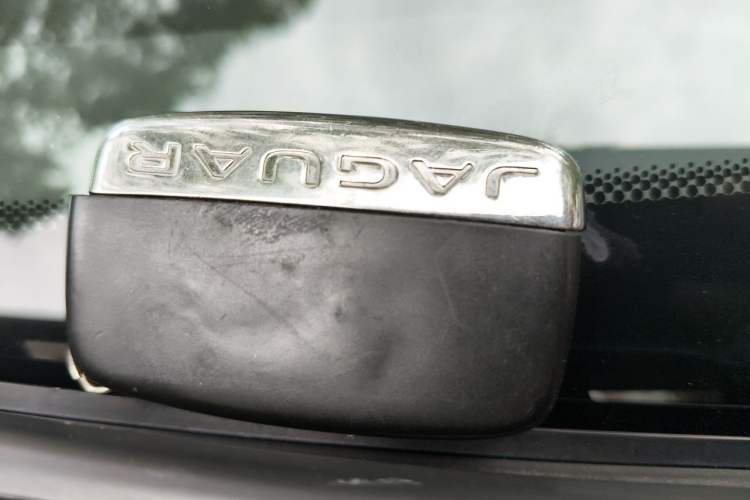 Used Jaguar XJ 2015 XJL 3.0 SC Two-Wheel-Drive Panoramic Business Edition Vehicle Key