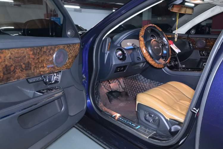 Used Jaguar XJ 2015 XJL 3.0 SC Two-Wheel-Drive Cambridge Limited Edition Driver Seat