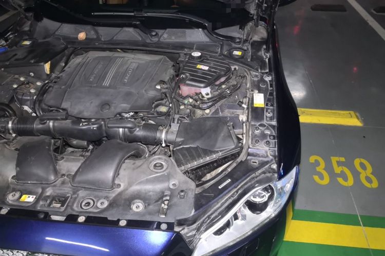 Used Jaguar XJ 2015 XJL 3.0 SC Two-Wheel-Drive Cambridge Limited Edition Engine Bay Left