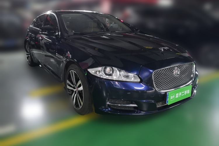 Used Jaguar XJ 2015 XJL 3.0 SC Two-Wheel-Drive Cambridge Limited Edition Front Right 45 Deg