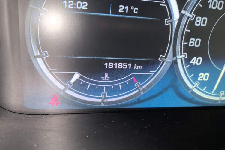 Used Jaguar XJ 2015 XJL 3.0 SC Two-Wheel-Drive Cambridge Limited Edition Odometer Close Up