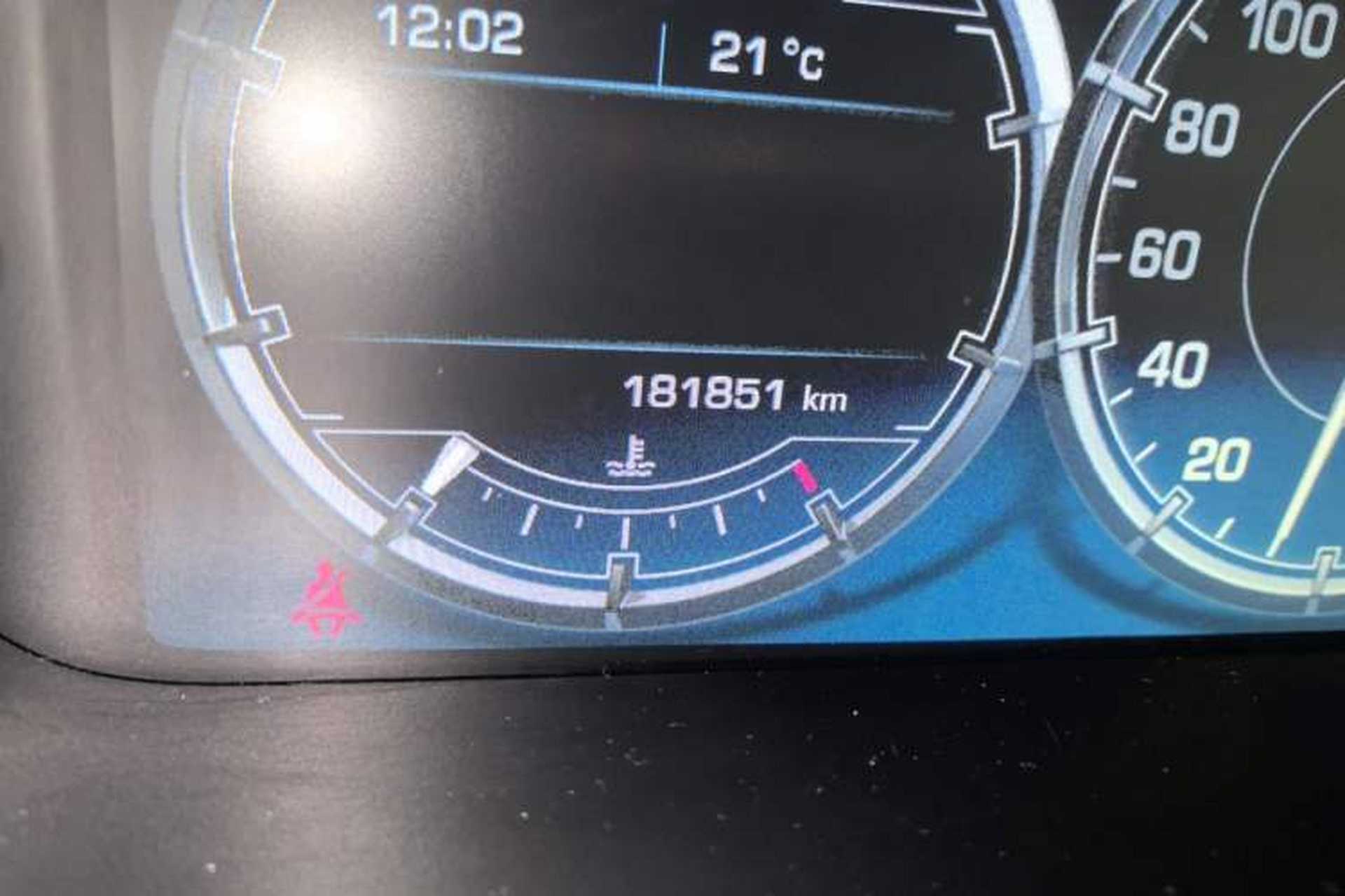 Used Jaguar XJ 2015 XJL 3.0 SC Two-Wheel-Drive Cambridge Limited Edition Odometer Close Up