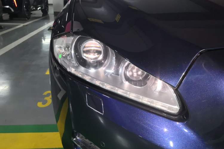 Used Jaguar XJ 2015 XJL 3.0 SC Two-Wheel-Drive Cambridge Limited Edition Right Front Headlight