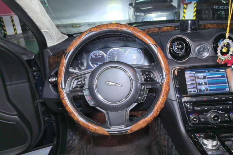 Used Jaguar XJ 2015 XJL 3.0 SC Two-Wheel-Drive Cambridge Limited Edition Steering Wheel