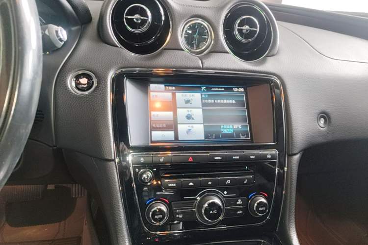 Used Jaguar XJ 2015 XJL 2.0T Two-Wheel-Drive Elegant Business Edition Audio And AC Panel