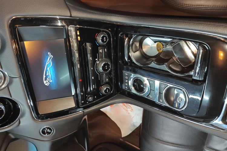 Used Jaguar XJ 2015 XJL 2.0T Two-Wheel-Drive Elegant Business Edition Audio And AC Panel