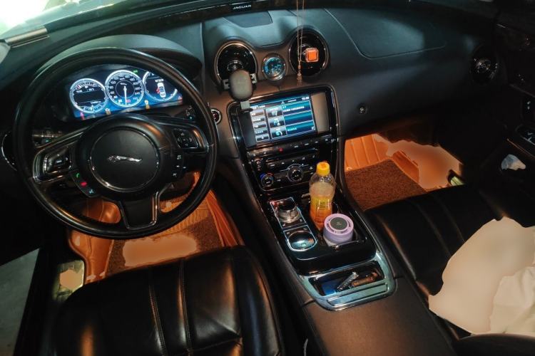 Used Jaguar XJ 2015 XJL 3.0 SC Four-Wheel Drive Panoramic Business Edition Center Console