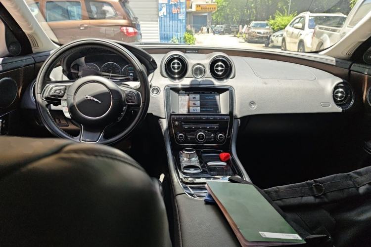 Used Jaguar XJ 2015 XJL 2.0T Elegance Business 80th Anniversary Limited Edition Center Console