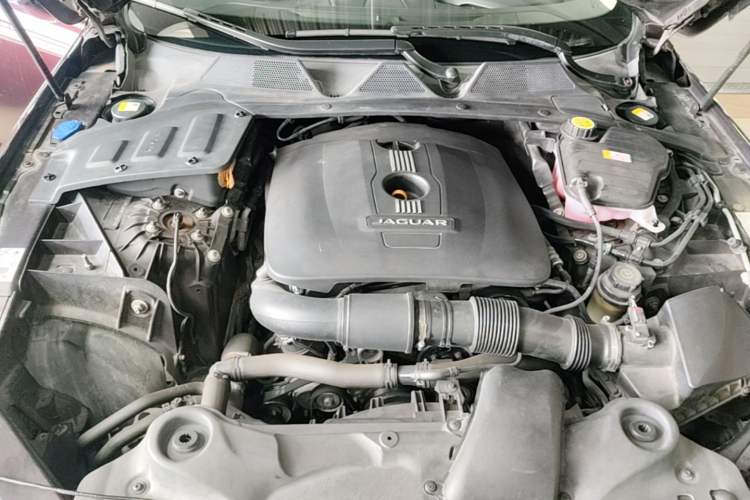 Used Jaguar XJ 2015 XJL 2.0T Two-Wheel-Drive Elegant Business Edition Engine Bay