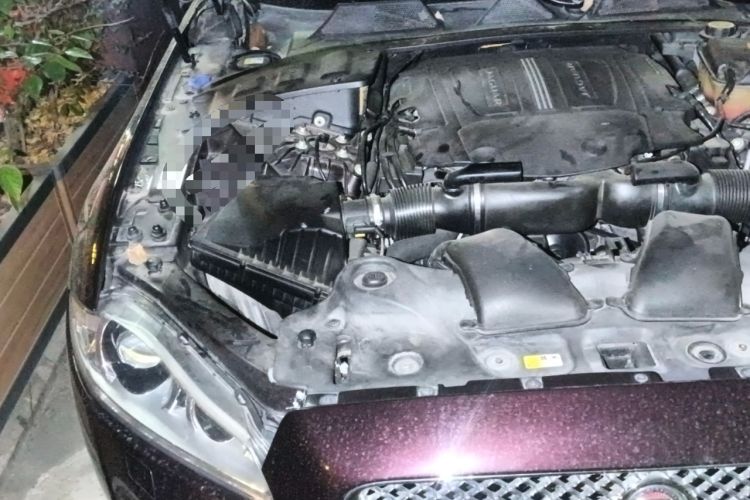 Used Jaguar XJ 2015 XJL 3.0 SC Elegant Business 80th Anniversary Limited Edition Engine Bay Right