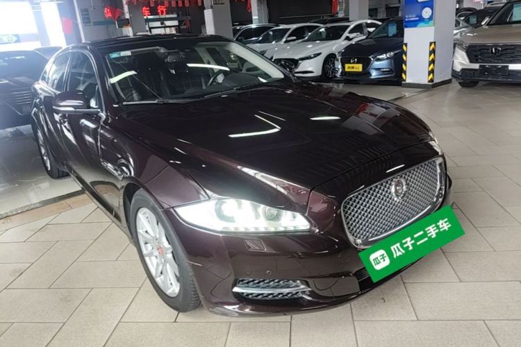 Used Jaguar XJ 2015 XJL 2.0T Two-Wheel-Drive Elegant Business Edition Front Right 45 Deg