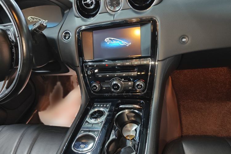 Used Jaguar XJ 2015 XJL 2.0T Two-Wheel-Drive Elegant Business Edition Gear Lever
