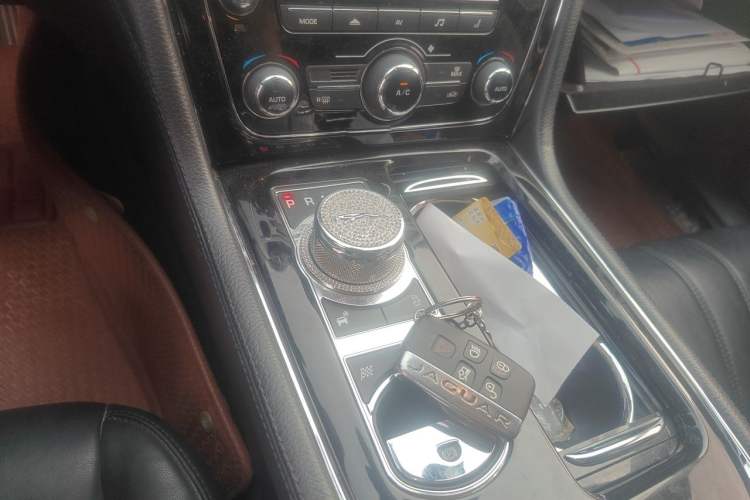 Used Jaguar XJ 2015 XJL 2.0T Elegance Business 80th Anniversary Limited Edition Gear Lever