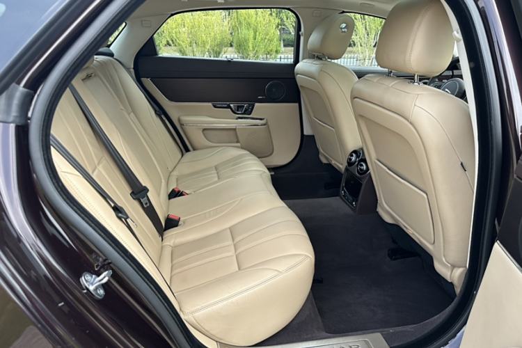 Used Jaguar XJ 2015 XJL 3.0 SC Two-Wheel-Drive Luxury Business Edition Interior 11