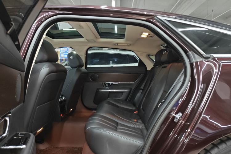 Used Jaguar XJ 2015 XJL 2.0T Two-Wheel-Drive Elegant Business Edition Interior 2