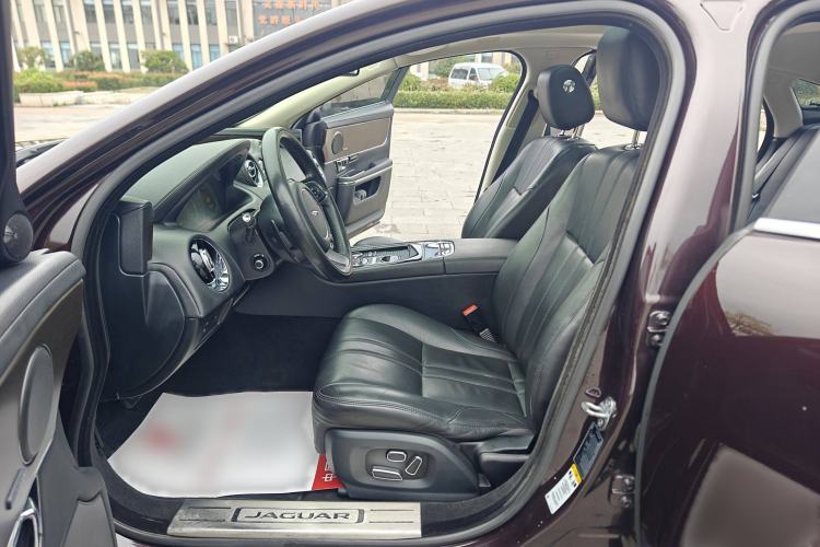 Used Jaguar XJ 2015 XJL 3.0 SC Two-Wheel-Drive Panoramic Business Edition Interior 3