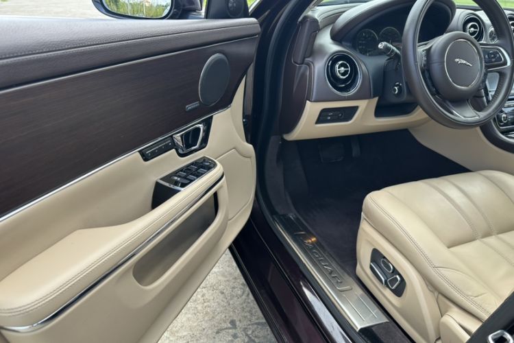 Used Jaguar XJ 2015 XJL 3.0 SC Two-Wheel-Drive Luxury Business Edition Interior 3