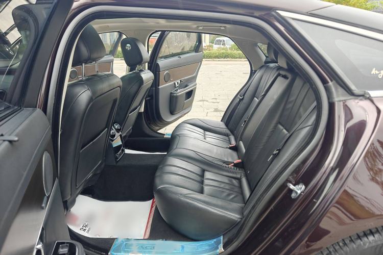 Used Jaguar XJ 2015 XJL 3.0 SC Two-Wheel-Drive Panoramic Business Edition Interior 4