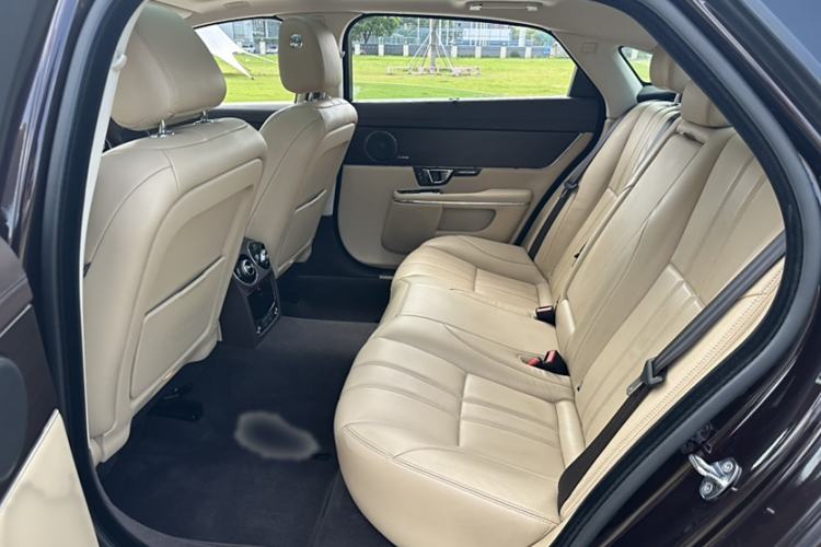 Used Jaguar XJ 2015 XJL 3.0 SC Two-Wheel-Drive Luxury Business Edition Interior 4