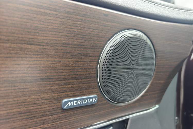 Used Jaguar XJ 2015 XJL 3.0 SC Two-Wheel-Drive Panoramic Business Edition Interior 7