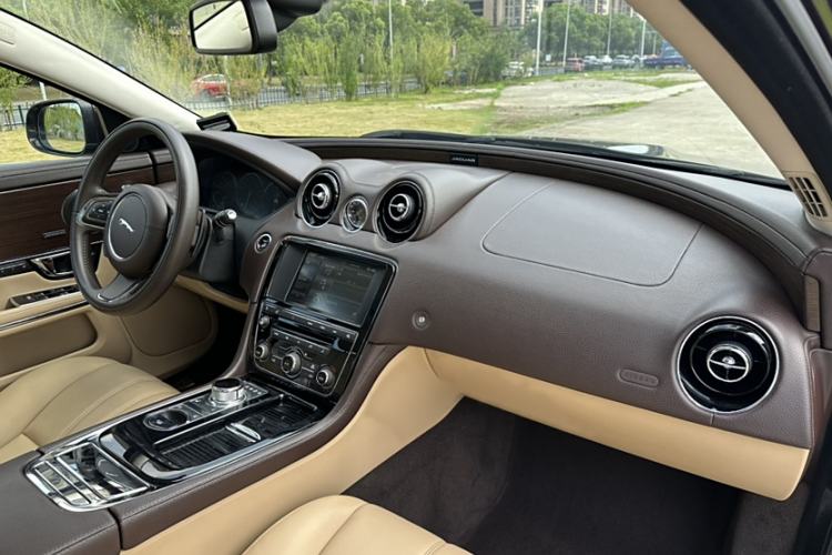 Used Jaguar XJ 2015 XJL 3.0 SC Two-Wheel-Drive Luxury Business Edition Interior 8