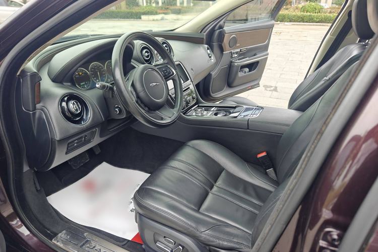 Used Jaguar XJ 2015 XJL 3.0 SC Two-Wheel-Drive Panoramic Business Edition Interior 9