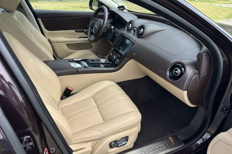 Used Jaguar XJ 2015 XJL 3.0 SC Two-Wheel-Drive Luxury Business Edition Interior 9