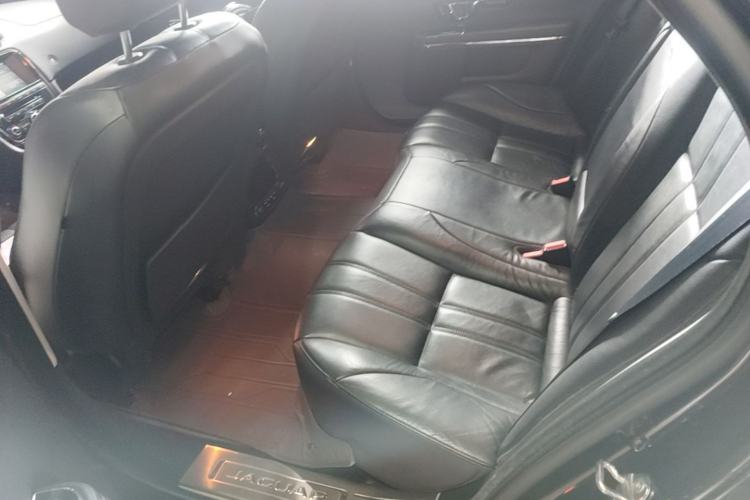 Used Jaguar XJ 2015 XJL 2.0T Two-Wheel-Drive Elegant Business Edition Left Rear Seat