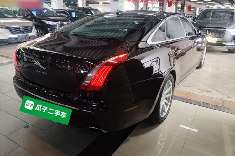 Used Jaguar XJ 2015 XJL 2.0T Two-Wheel-Drive Elegant Business Edition Rear Right 45 Deg