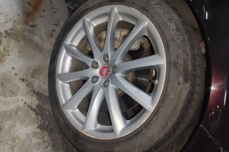 Used Jaguar XJ 2015 XJL 3.0 SC Four-Wheel Drive Panoramic Business Edition Right Front Wheel Hub