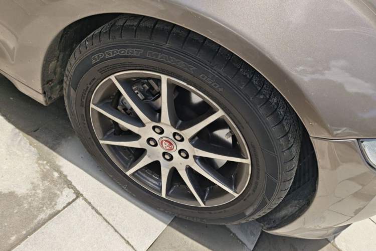 Used Jaguar XJ 2015 XJL 2.0T Elegance Business 80th Anniversary Limited Edition Right Front Wheel Hub