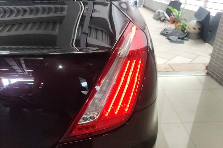 Used Jaguar XJ 2015 XJL 2.0T Two-Wheel-Drive Elegant Business Edition Right Rear Taillight