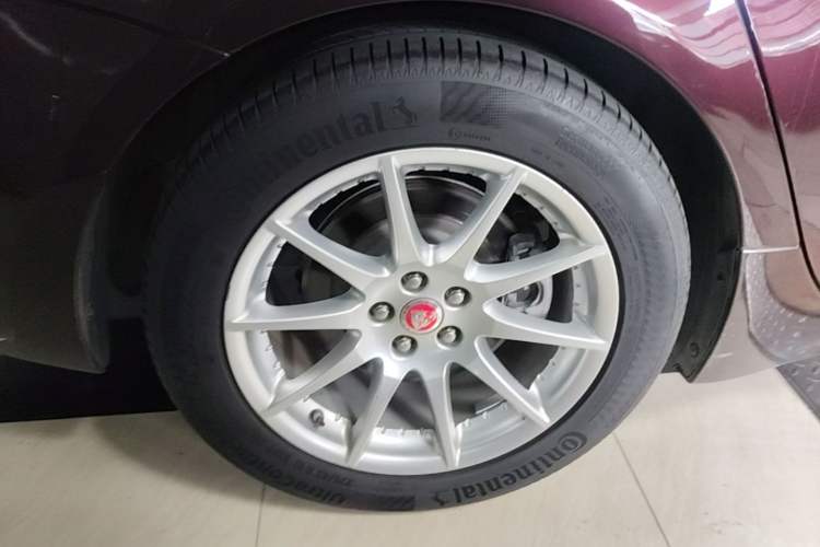 Used Jaguar XJ 2015 XJL 2.0T Two-Wheel-Drive Elegant Business Edition Right Rear Wheel Hub