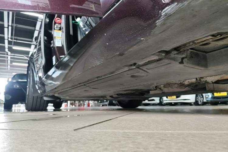 Used Jaguar XJ 2015 XJL 2.0T Two-Wheel-Drive Elegant Business Edition Right Side Sill