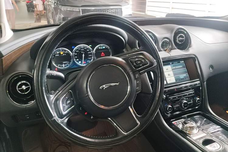 Used Jaguar XJ 2015 XJL 2.0T Two-Wheel-Drive Elegant Business Edition Steering Wheel