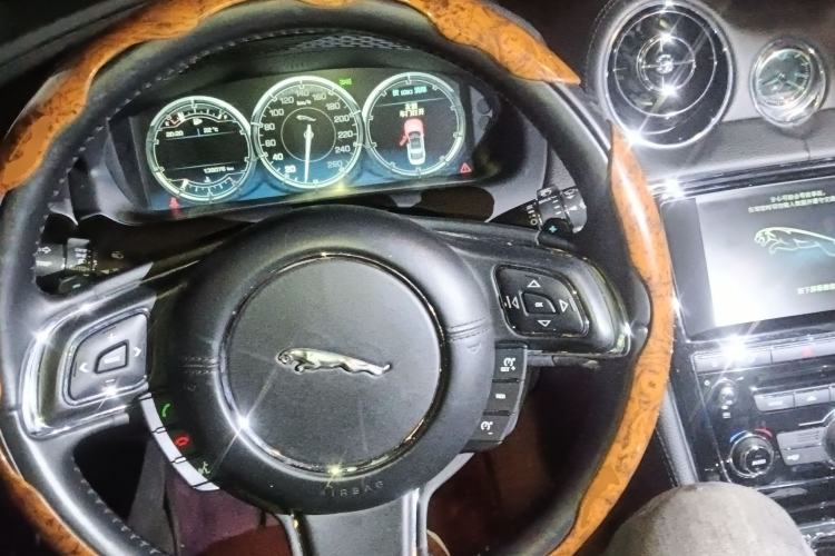 Used Jaguar XJ 2015 XJL 3.0 SC Elegant Business 80th Anniversary Limited Edition Steering Wheel