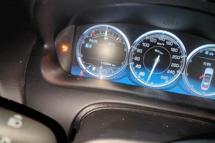 Used Jaguar XJ 2015 XJL 3.0 SC Elegant Business 80th Anniversary Limited Edition Odometer Close Up