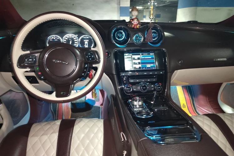Used Jaguar XJ 2015 XJL 2.0T Elegance Business 80th Anniversary Limited Edition Center Console