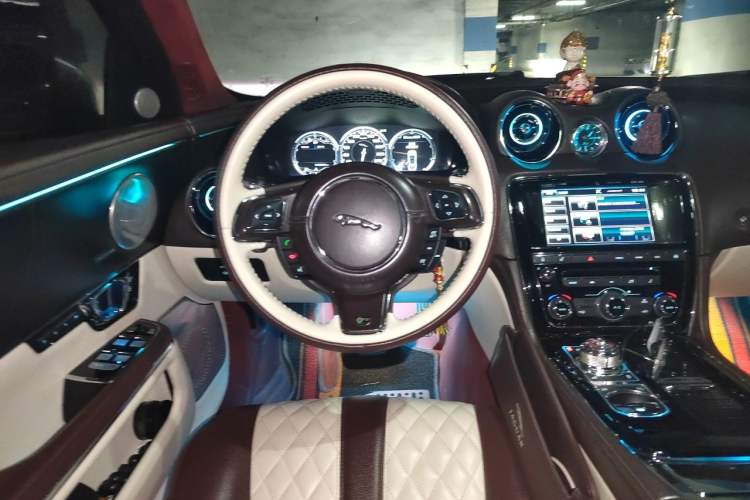 Used Jaguar XJ 2015 XJL 2.0T Elegance Business 80th Anniversary Limited Edition Steering Wheel