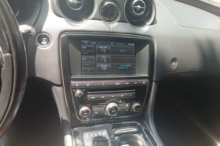Used Jaguar XJ 2015 XJL 3.0 SC Four-Wheel Drive Luxury Business Edition Audio And AC Panel