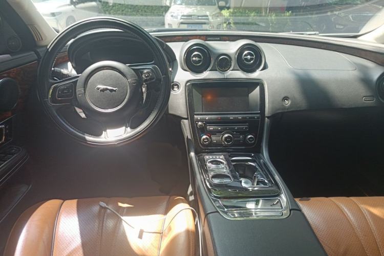 Used Jaguar XJ 2015 XJL 3.0 SC Four-Wheel Drive Luxury Business Edition Center Console